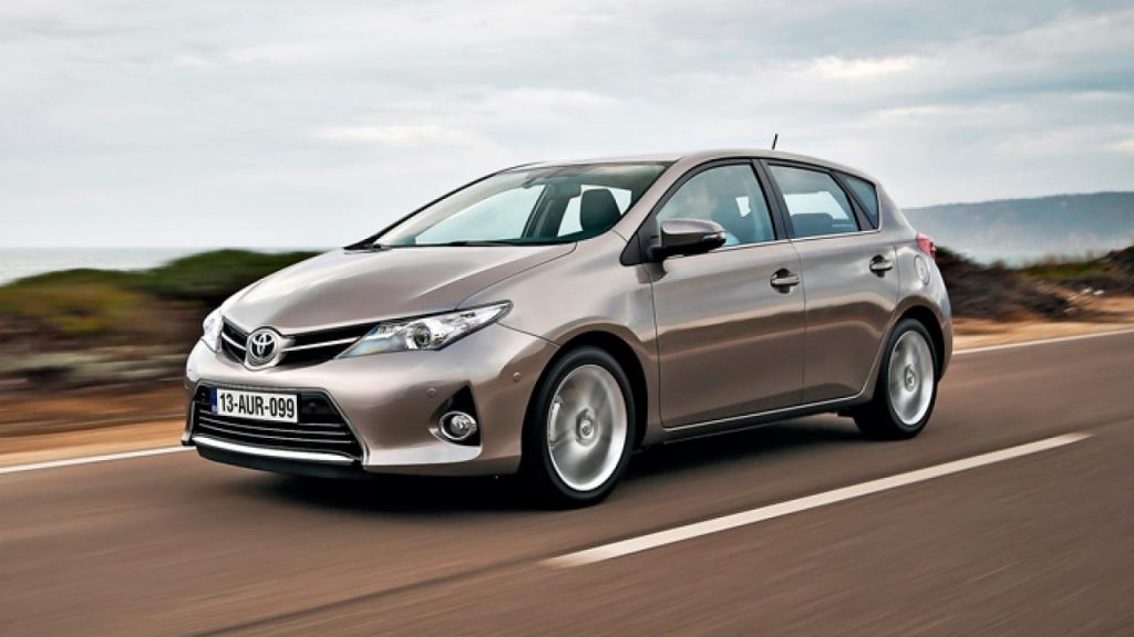 Toyota Auris Híbrido: Alquiler de coches híbridos